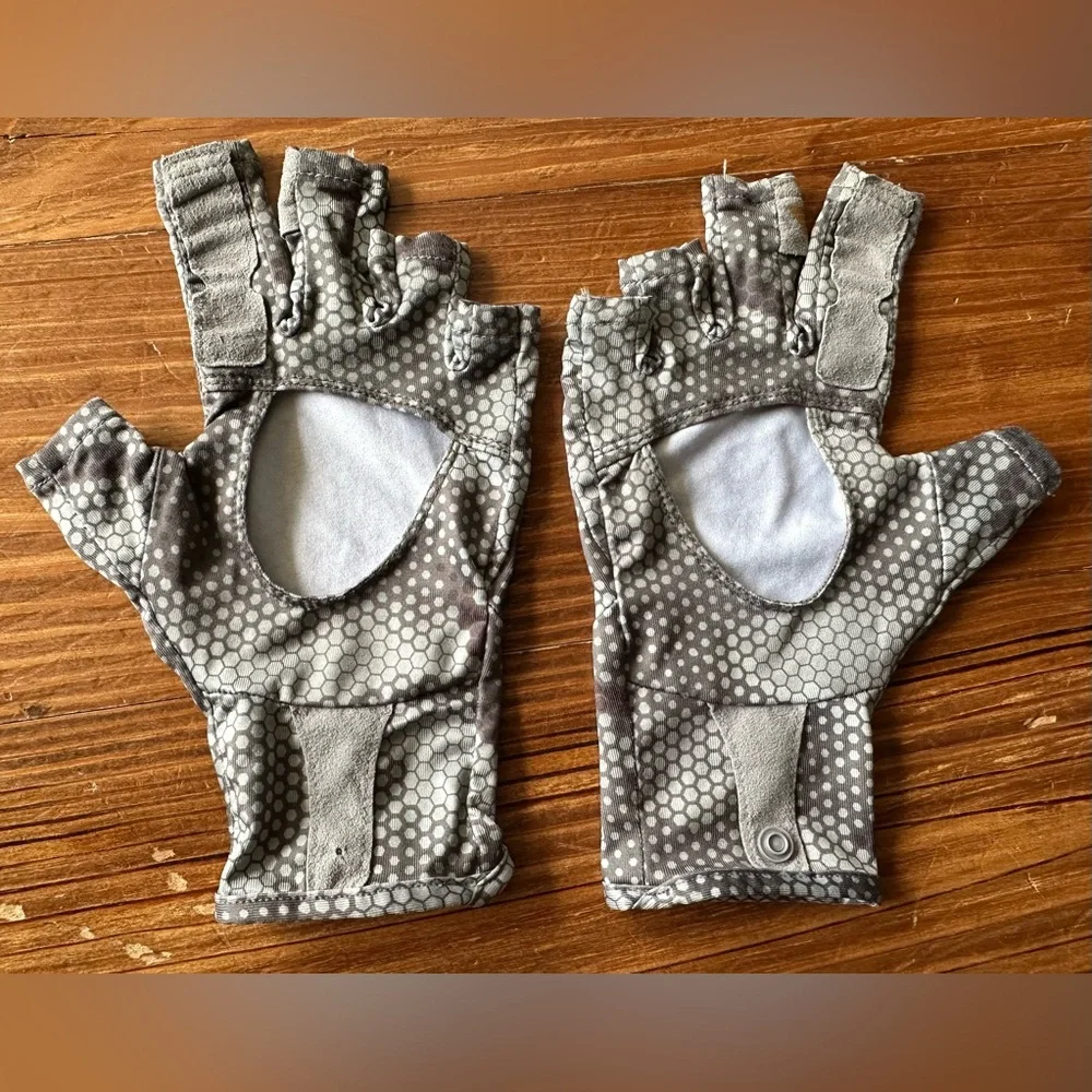 Simms Solarflex UPF 50 Fingerless Fishing Gloves Medium - Picture 2 of 4